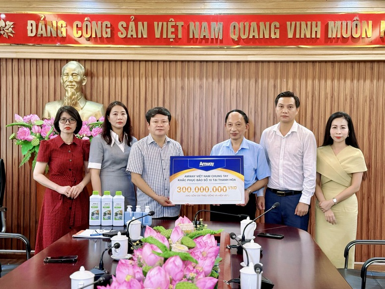 Báo điện tử Chính phủ và Amway Việt Nam chung tay khắc phục hậu quả bão số 10 tại Thanh Hóa và Nghệ An- Ảnh 1.