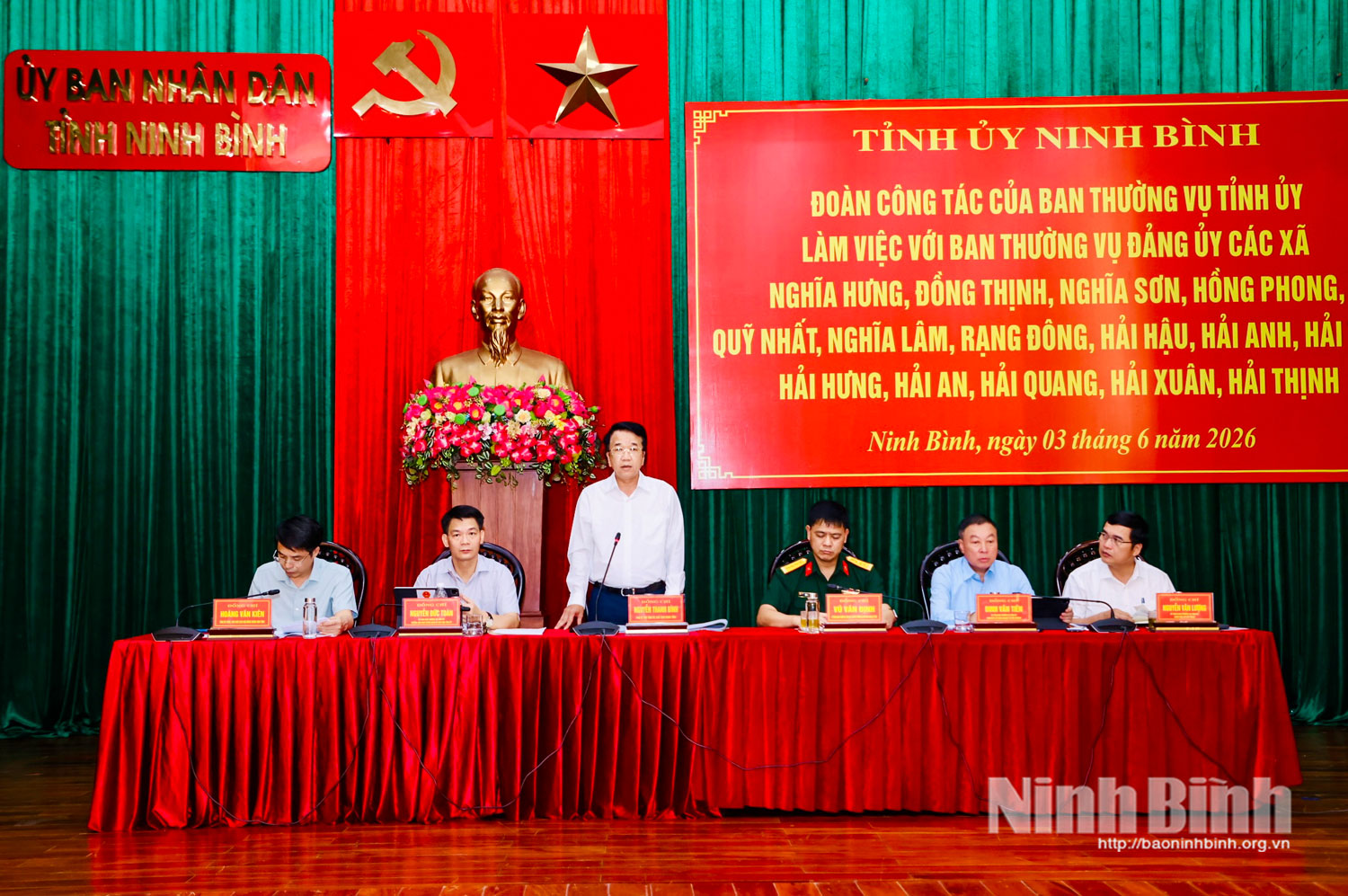 Các đồng chí chủ trì hội nghị.