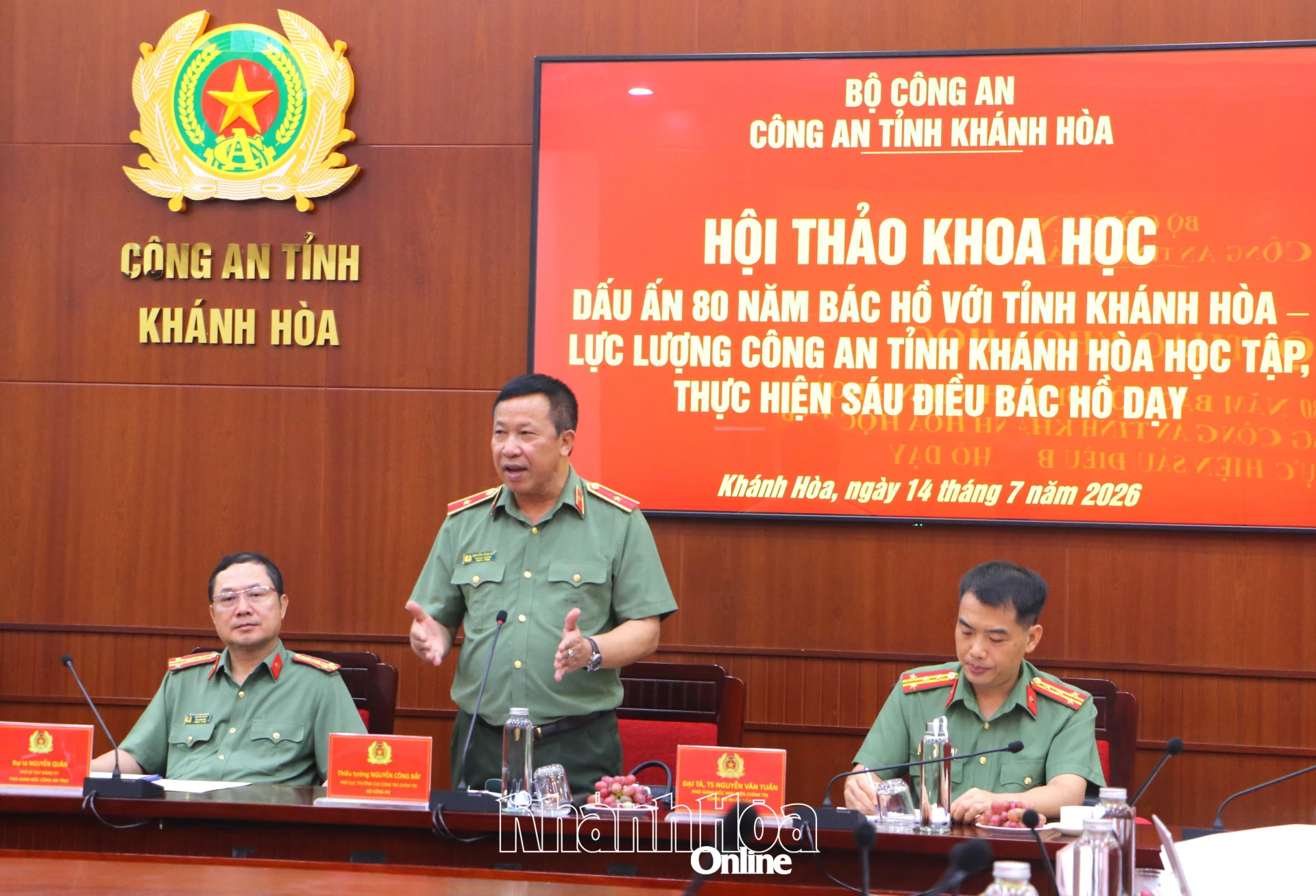 Thiếu tướng Nguyễn Công Bẩy phát biểu tại hội thảo.