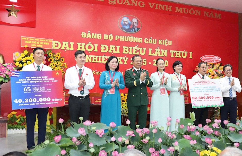 Tại chương trình đã trao bảng tượng trưng ủng hộ người dân các tỉnh bị ảnh hưởng bởi thiên tai và ủng hộ Nhân dân Cuba