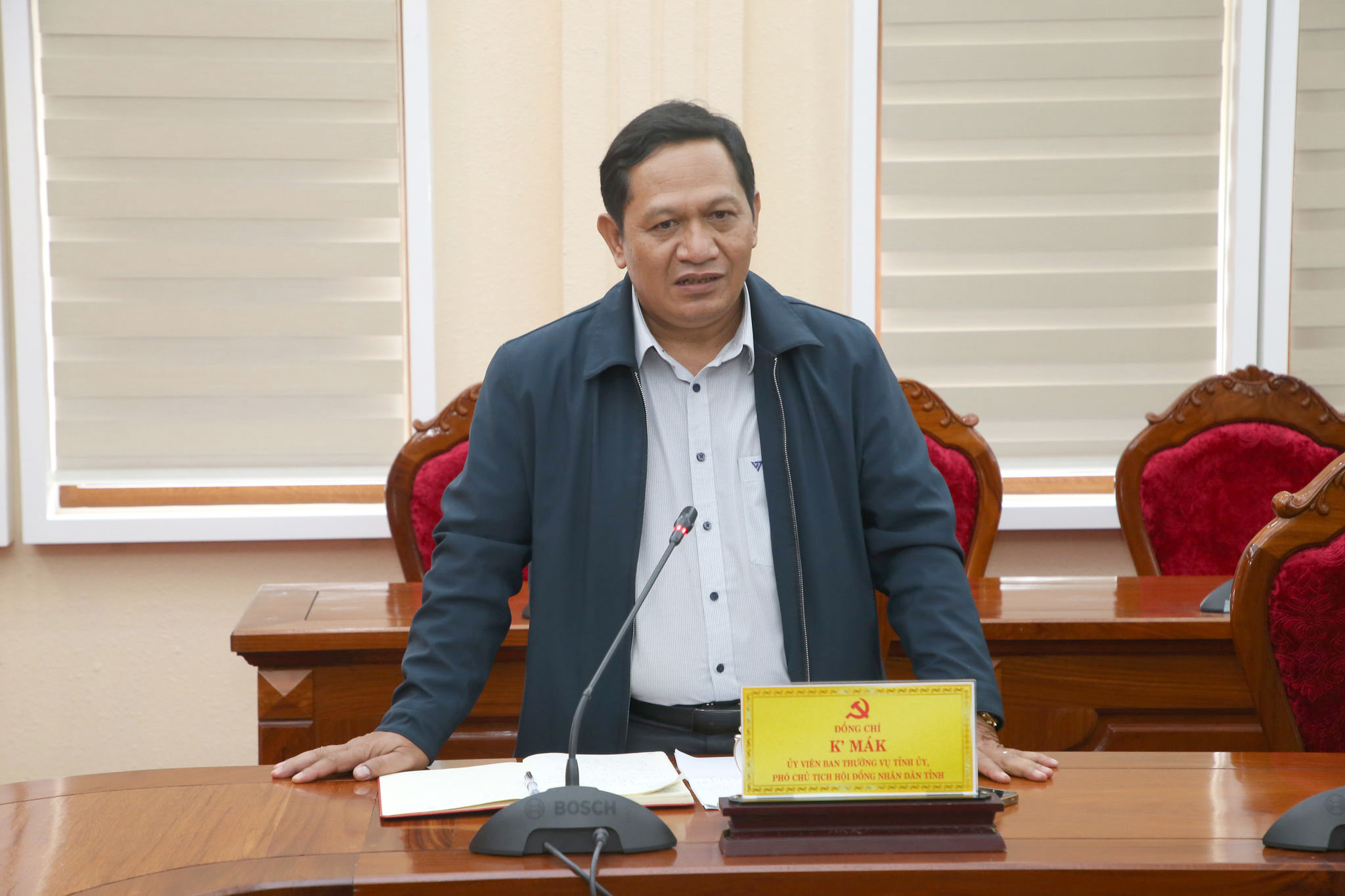 dong-chi-k-mak-pho-chu-tich-hdnd-tinh-neu-y-kien-tai-hoi-nghi(1).jpg