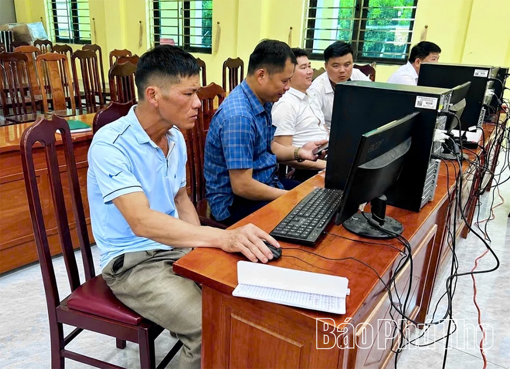 Phong trào “Bình dân học vụ số” ở Vân Sơn
