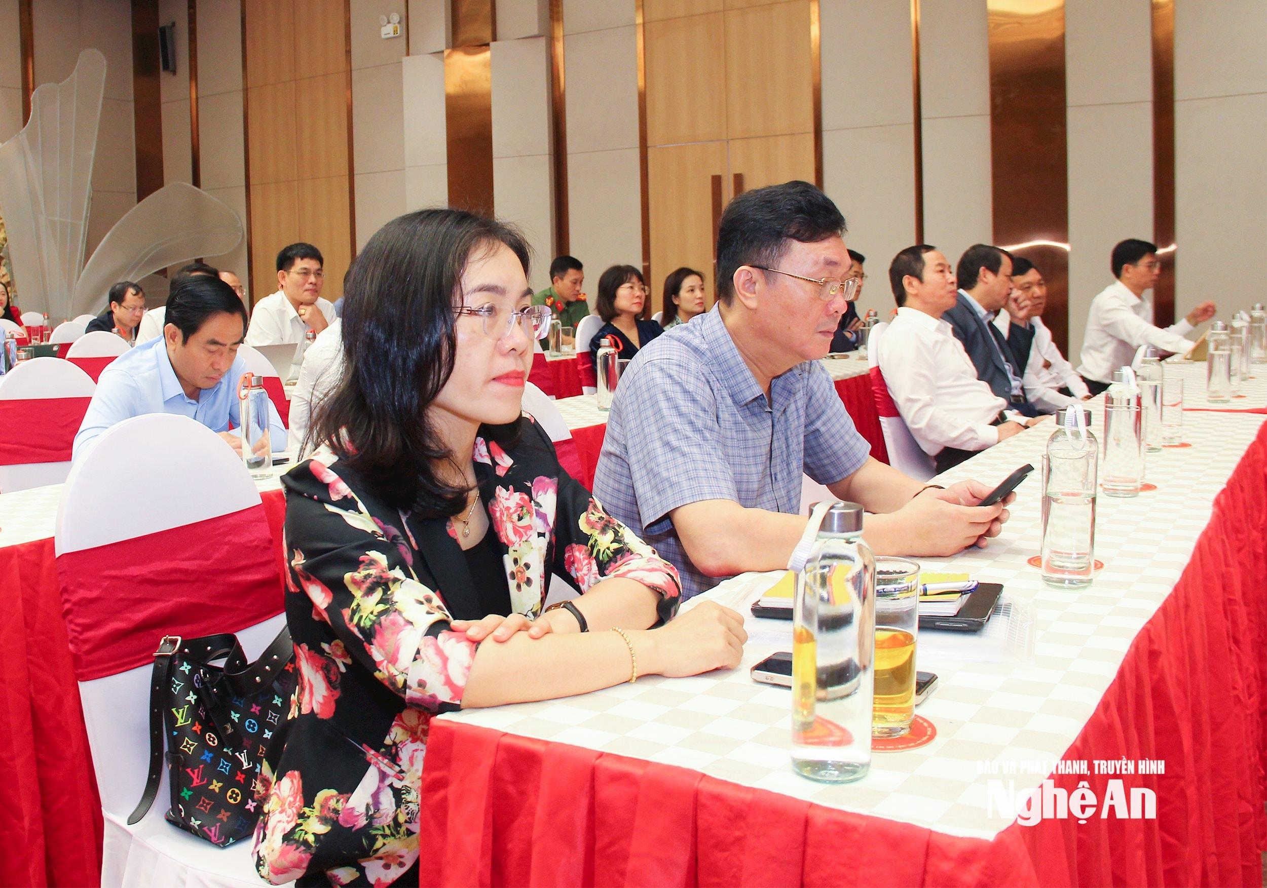 Đại biểu các cơ quan cấp tỉnh tham gia hội nghị. Ảnh Mai Hoa
