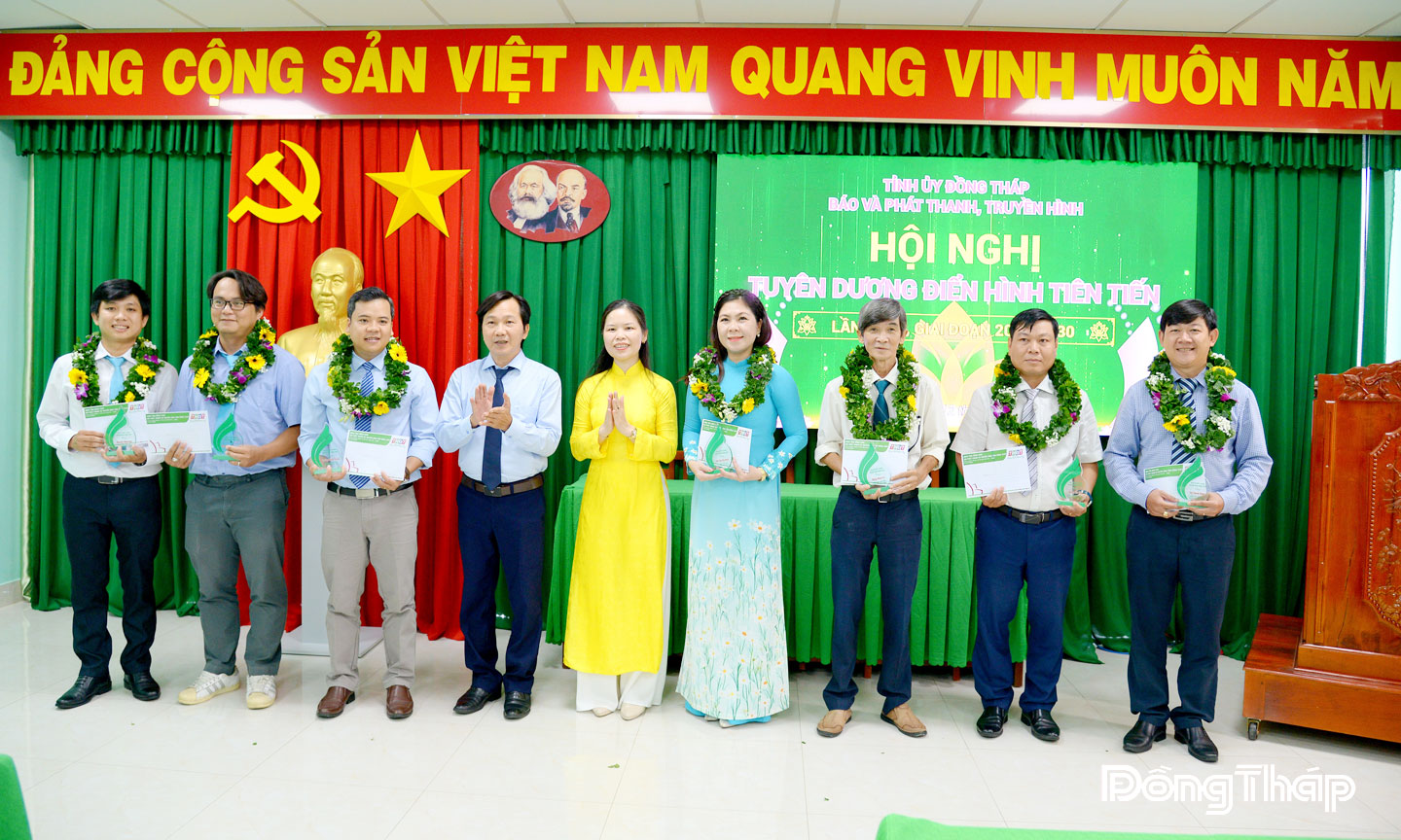 Tuyên dương, khen thưởng các cá nhân điển hình tiên tiến có thành tích xuất sắc trong phong trào thi đua giai đoạn 2020 - 2025. Ảnh: LÊ MINH