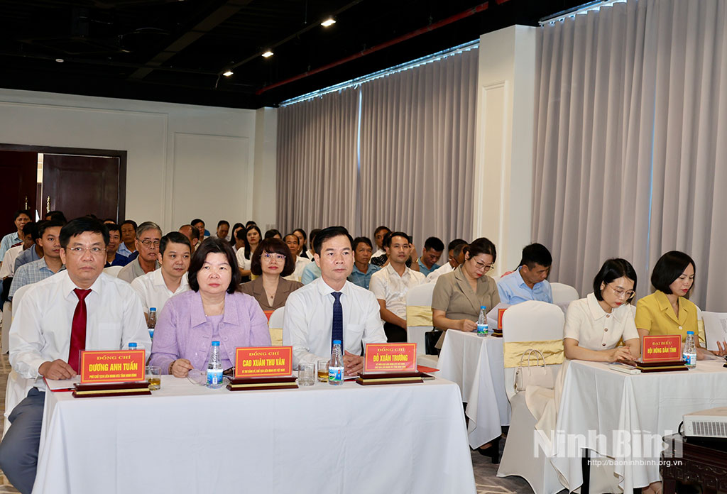 Các đại biểu dự hội nghị.