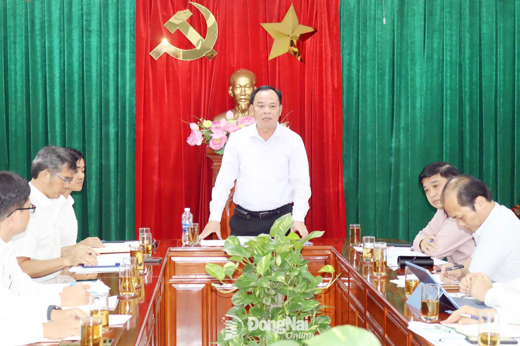 Phó Bí thư Tỉnh ủy, Chủ tịch UBND tỉnh Đồng Nai Võ Tấn Đức phát biểu tại buổi làm việc. Ảnh: Hoàng Lộc