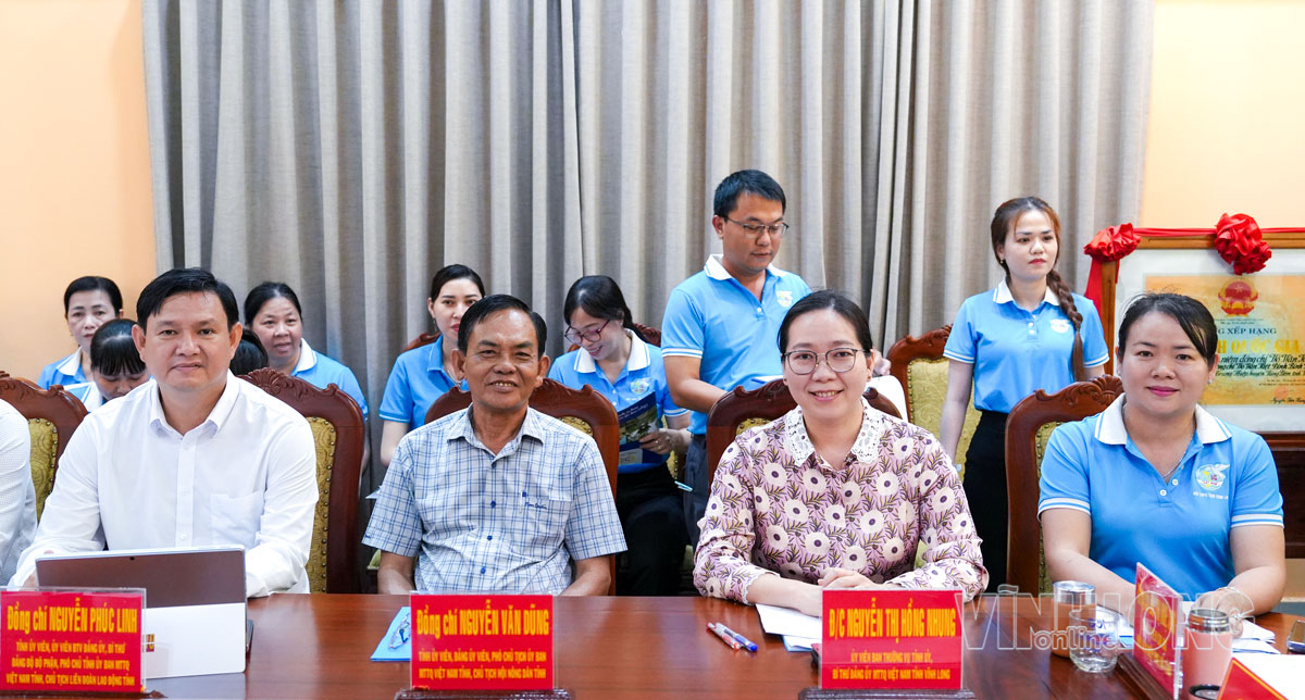 Đại biểu tham dự buổi sinh hoạt chuyên đề.