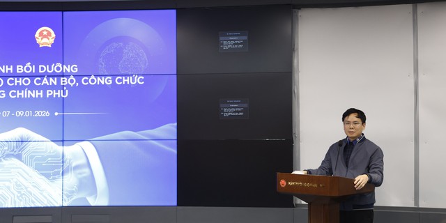 Bế giảng kh&oacute;a bồi dưỡng Tr&iacute; tuệ nh&acirc;n tạo (AI) cho c&aacute;n bộ, c&ocirc;ng chức Văn ph&ograve;ng Ch&iacute;nh phủ- Ảnh 1.