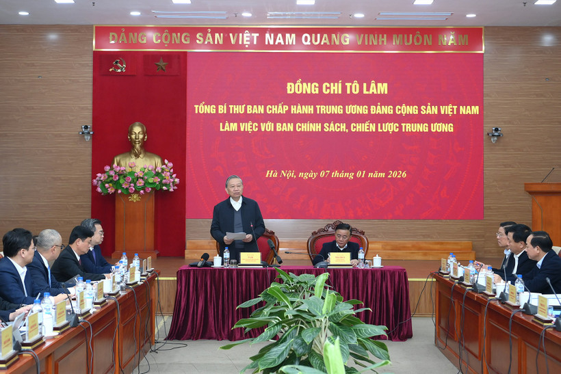 Tổng B&iacute; thư T&ocirc; L&acirc;m chủ tr&igrave; cuộc l&agrave;m việc với Ban Ch&iacute;nh s&aacute;ch, Chiến lược Trung ương. (Ảnh: ĐĂNG KHOA)