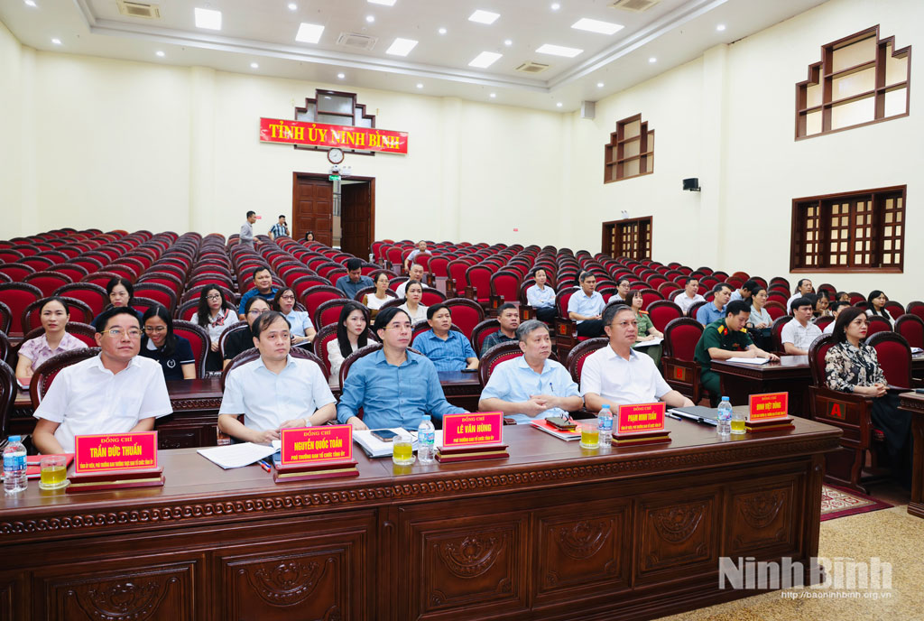 Các đại biểu dự hội nghị tại điểm cầu Ban Tổ chức Tỉnh uỷ Ninh Bình.