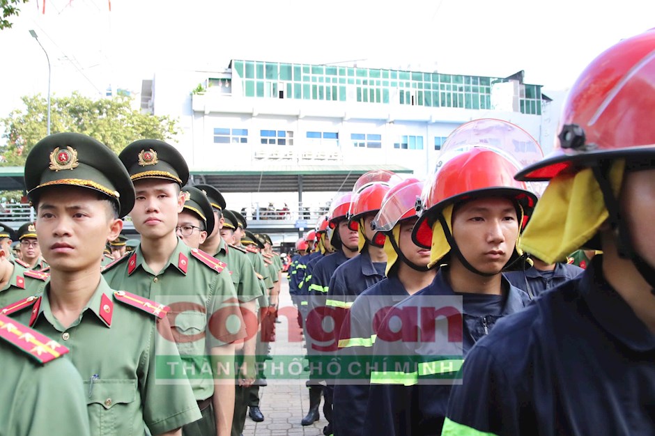 Các lực lượng, phương tiện tham dự lễ ra quân. (Ảnh: Congan.com.vn)