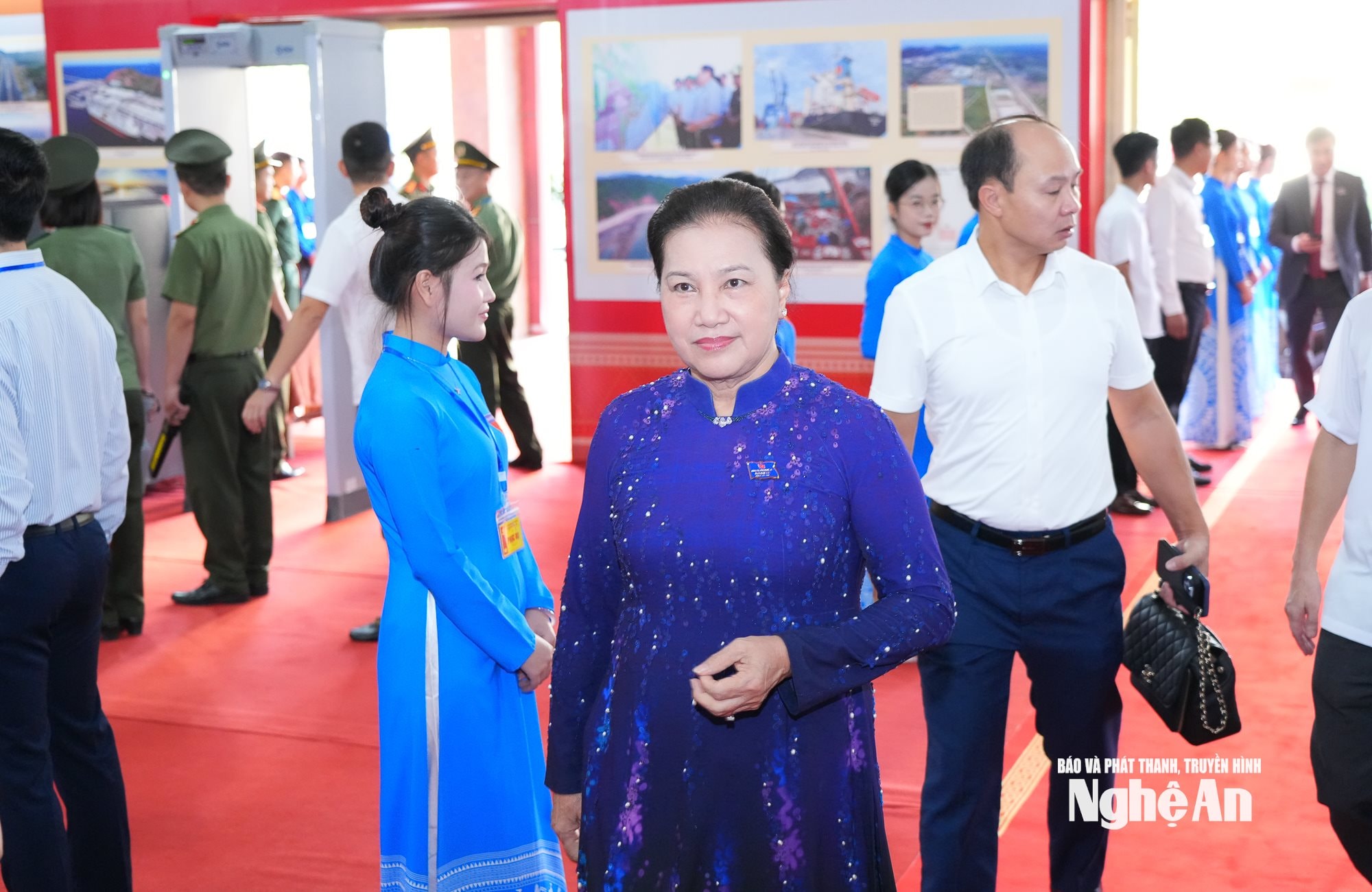 Đại hội Đảng-24