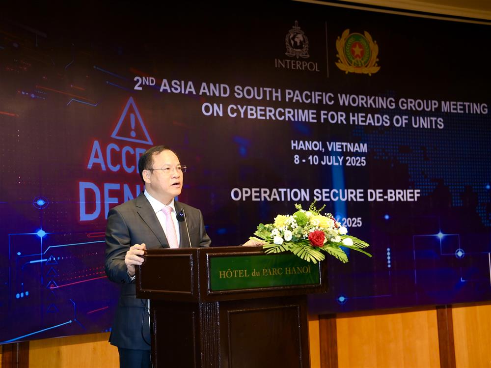 Thứ trưởng Nguyễn Văn Long phát biểu tại Hội nghị.