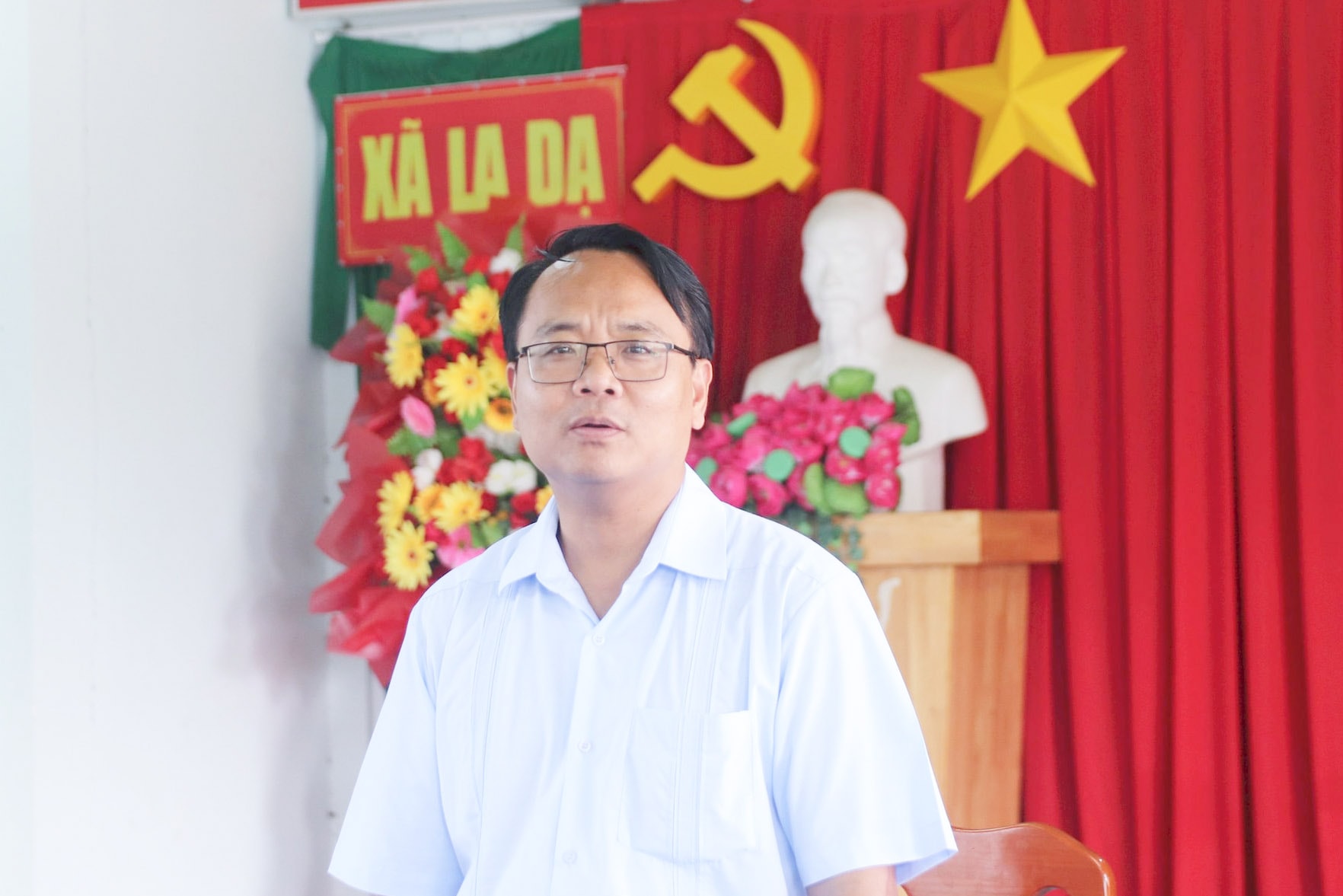 dong-chi-dang-hong-sy-chi-dao-tai-buoi-lam-viec-voi-xa-la-da(1).jpg