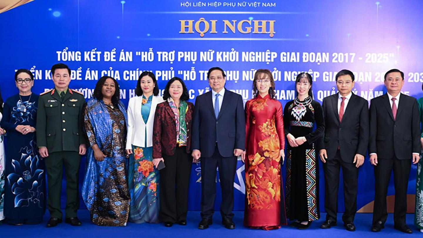 Thủ tướng Chính phủ Phạm Minh Chính và các đồng chí lãnh đạo, đại biểu tham dự Hội nghị. Ảnh: TRẦN HẢI