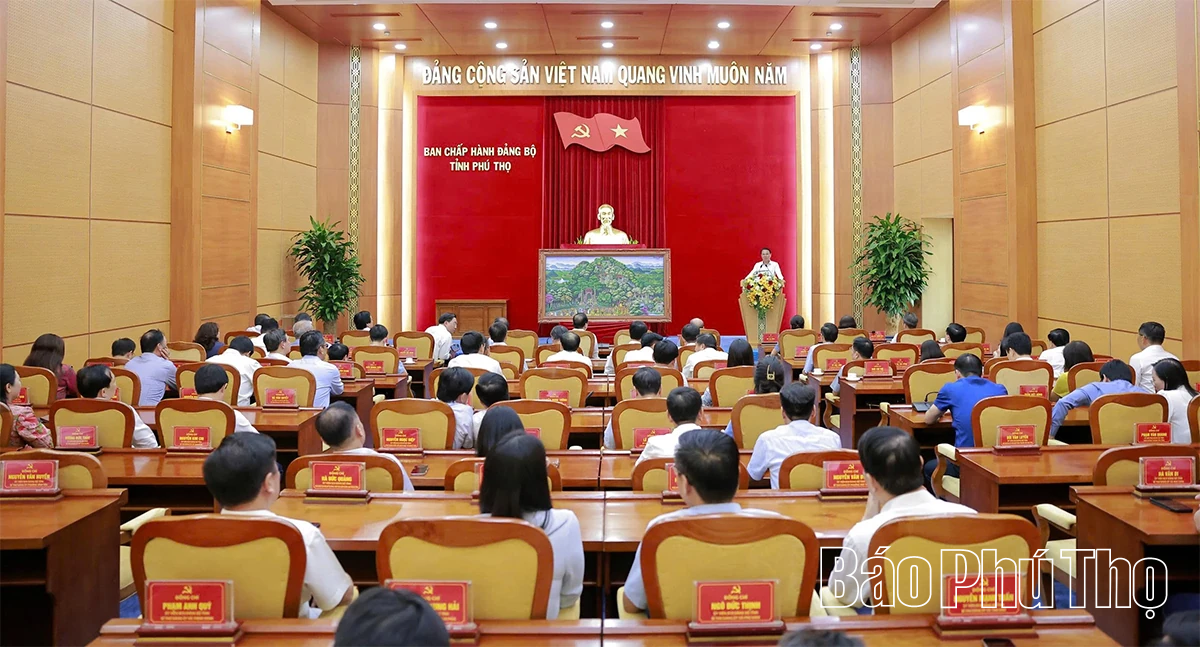 Gặp mặt, chia tay đồng chí Nguyễn Phi Long - Nguyên Phó Bí thư Thường trực Tỉnh ủy chuyển công tác