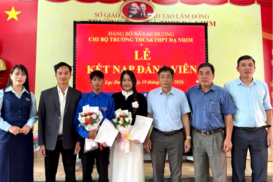 dang-bo-xa-lac-duong-trien-khai-dong-bo-cac-giai-phap-phat-trien-dang-vien-trong-do-co-dang-vien-la-hoc-sinh.jpg