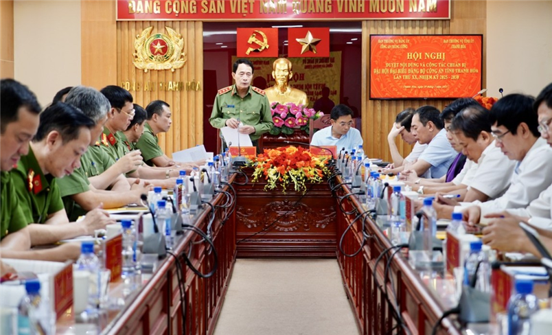 Thứ trưởng Lê Quốc Hùng và Bí thư Tỉnh ủy Nguyễn Doãn Anh chủ trì Hội nghị.