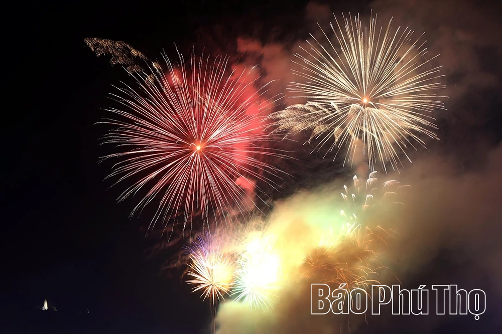 Mãn nhãn màn pháo hoa rực rỡ mừng ngày Quốc khánh