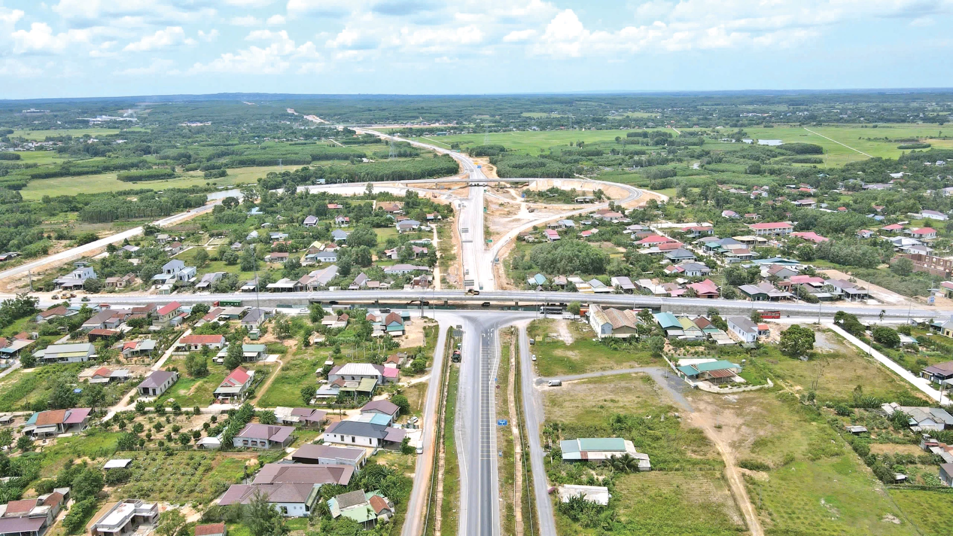 Tuyến cao tốc Vạn Ninh-Cam Lộ thuộc dự án cao tốc Bắc - Nam phía Đông mở ra cơ hội lớn cho Quảng Trị thu hút đầu tư, phát triển kinh tế-xã hội - Ảnh: A.T