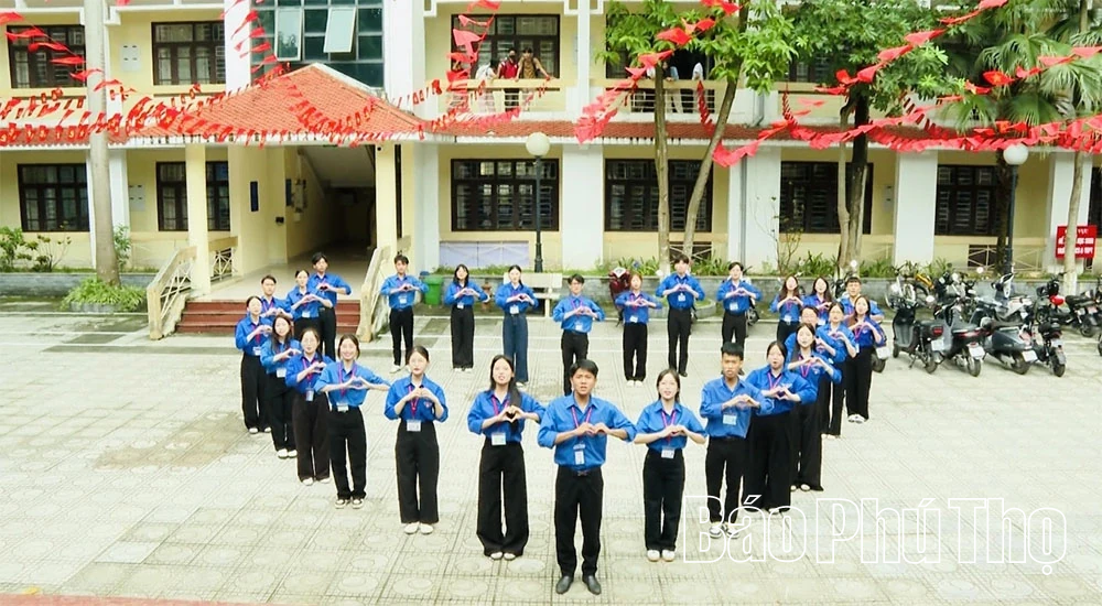 Cờ đỏ sao vàng: Biểu tượng của lòng yêu nước