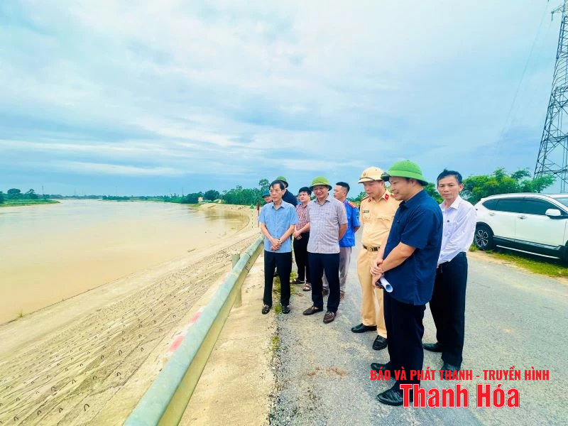 Phó Chủ tịch UBND tỉnh Đầu Thanh Tùng kiểm tra công tác ứng phó với bão số 5