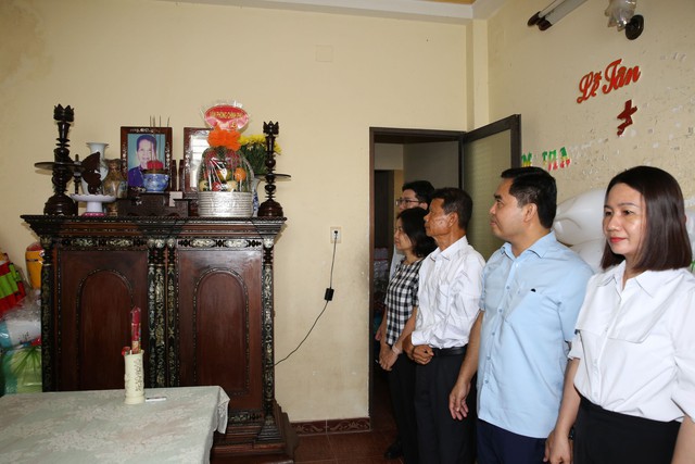 Các đơn vị tại phía Nam của Văn phòng Chính phủ thăm hỏi nguyên lãnh đạo Chính phủ, gia đình chính sách- Ảnh 3.