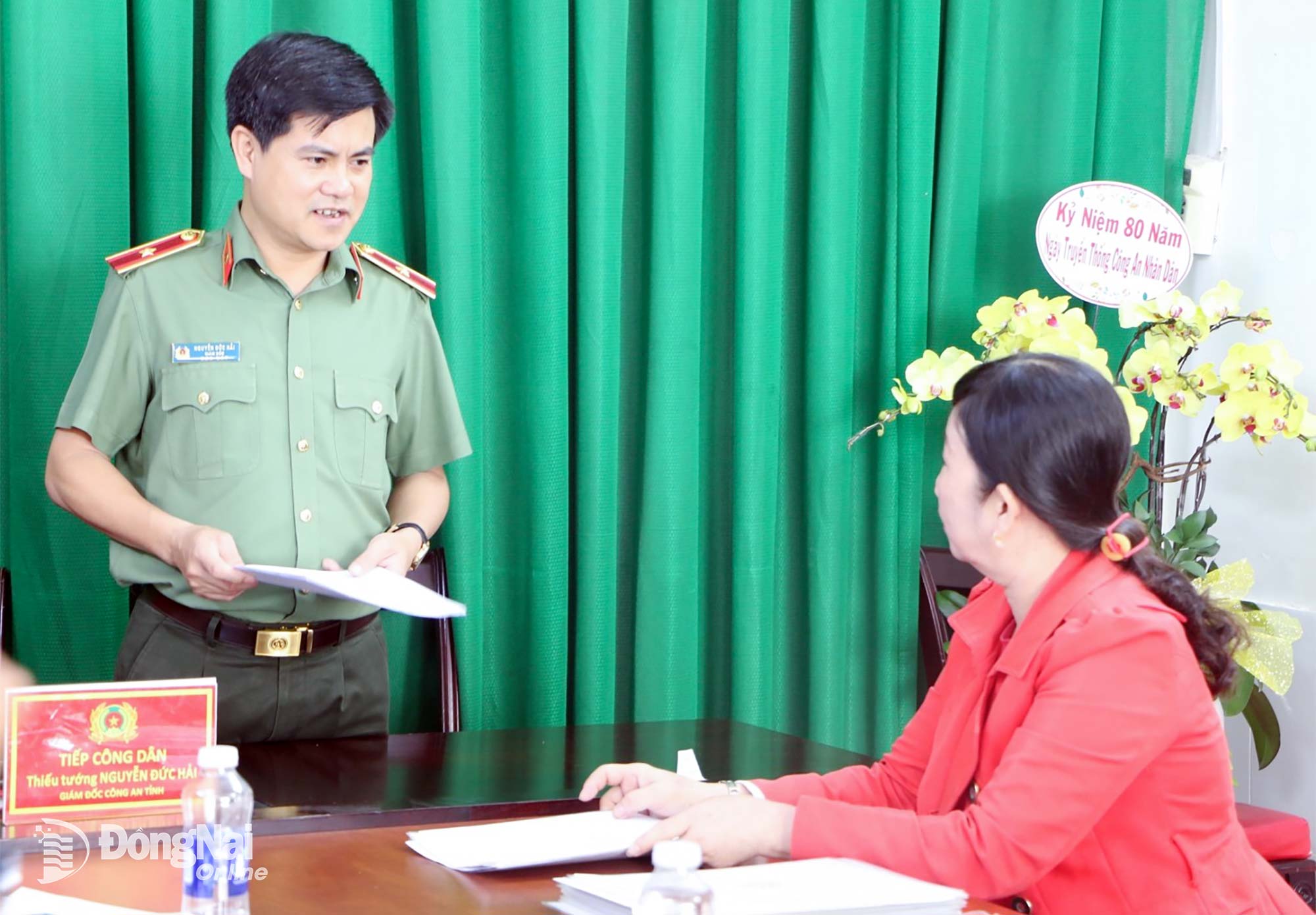 Thiếu tướng Nguyễn Đức Hải, Ủy viên Ban Thường vụ Tỉnh ủy, Giám đốc Công an tỉnh Đồng Nai, tiếp công dân định kỳ để giải quyết các vấn đề người dân phản ánh, kiến nghị. Ảnh: CTV