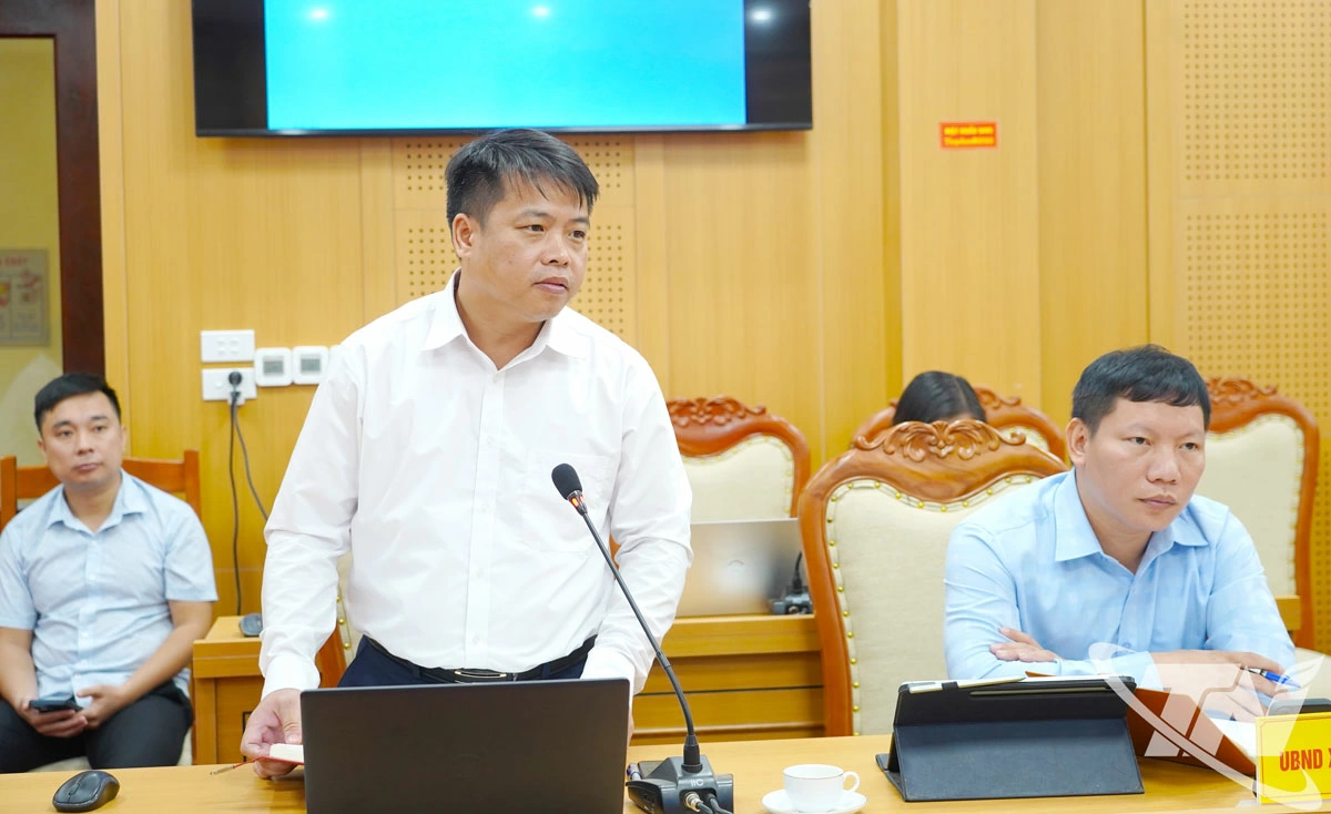 Các ngành chức năng và địa phương trao đổi tại buổi đối thoại.