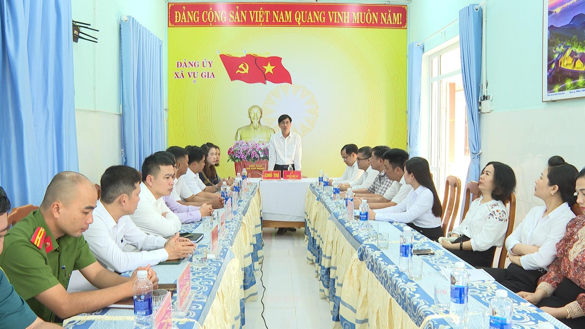 Lam viec Dang uy Vu Gia