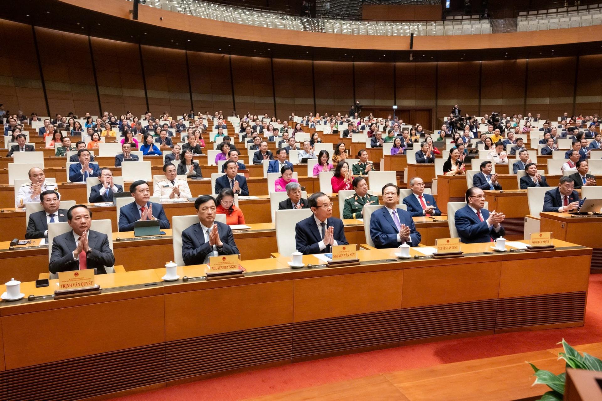 Quốc hội quyết nghị về phụ cấp, tiền lương, lương hưu, trợ cấp cùng nhiều vấn đề quốc kế, dân sinh- Ảnh 18. Quốc hội quyết nghị về phụ cấp, tiền lương, lương hưu, trợ cấp cùng nhiều vấn đề quốc kế, dân sinh- Ảnh 18.