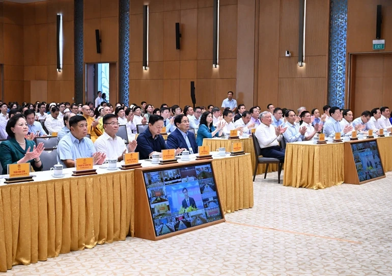 Khát vọng, bản lĩnh, trí tuệ - Đảng bộ Chính phủ tiên phong, vững bước cùng dân tộc trong kỷ nguyên mới