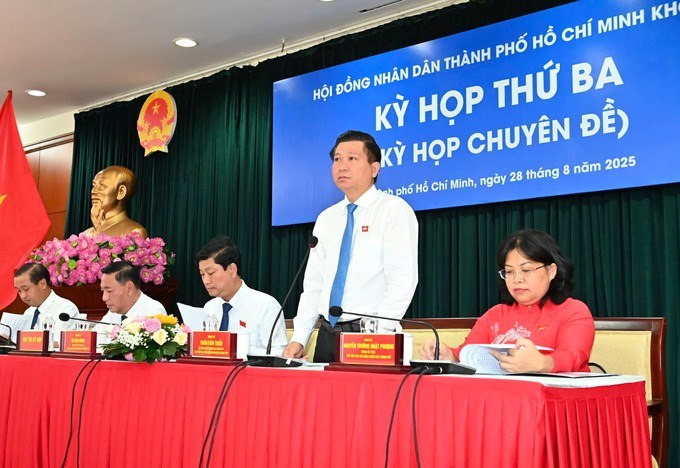 Các đồng chí chủ toạ kỳ họp. (Ảnh: SGGP)