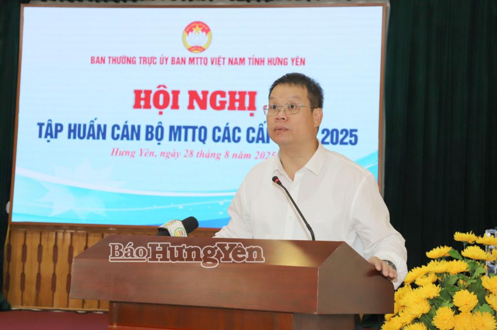 Đồng chí Nguyễn Mạnh Hùng, Phó Bí thư Tỉnh ủy, Chủ tịch Ủy ban MTTQ Việt Nam tỉnh phát biểu khai mạc.