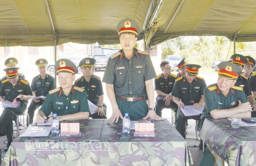 Thiếu tướng Nguyễn Đức Dũng, Phó Tư lệnh, Tham mưu trưởng Quân khu 3 kiểm tra và đánh giá công tác chuẩn bị cuộc diễn tập.