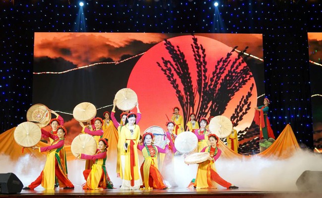 Đà Nẵng tham gia Liên hoan Nghệ thuật quần chúng Khu dân cư toàn quốc - Ảnh 2. Đà Nẵng tham gia Liên hoan Nghệ thuật quần chúng Khu dân cư toàn quốc - Ảnh 2.