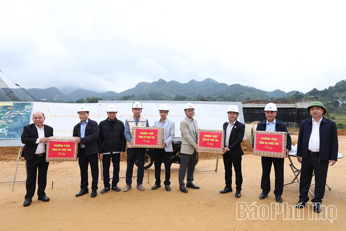 Bí thư Tỉnh ủy Trương Quốc Huy kiểm tra dự án đường Cao tốc Hòa Bình - Mộc Châu và dự án Nhà máy thủy điện Hòa Bình mở rộng