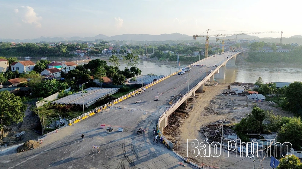 “Đếm ngược” về ngày thông xe cầu Phong Châu