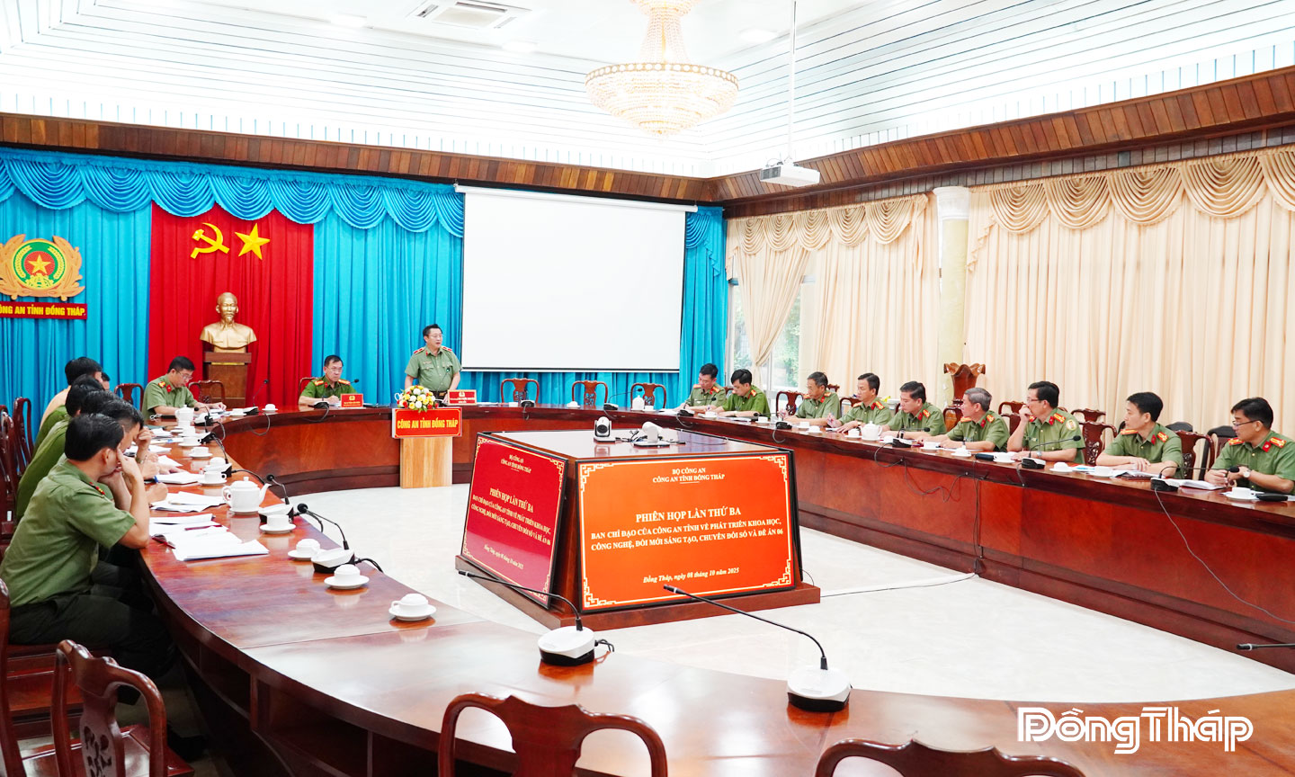 Thiếu tướng Lâm Phước Nguyên, Giám đốc Công an tỉnh, Trưởng Ban Chỉ đạo Công an tỉnh về phát triển khoa học, công nghệ, đổi mới sáng tạo, chuyển đổi số và Đề án 06 phát biểu kết luận tại Phiên họp Ban Chỉ đạo lần thứ ba.                                                                                                                                                                        Ảnh: DUY PHƯƠNG