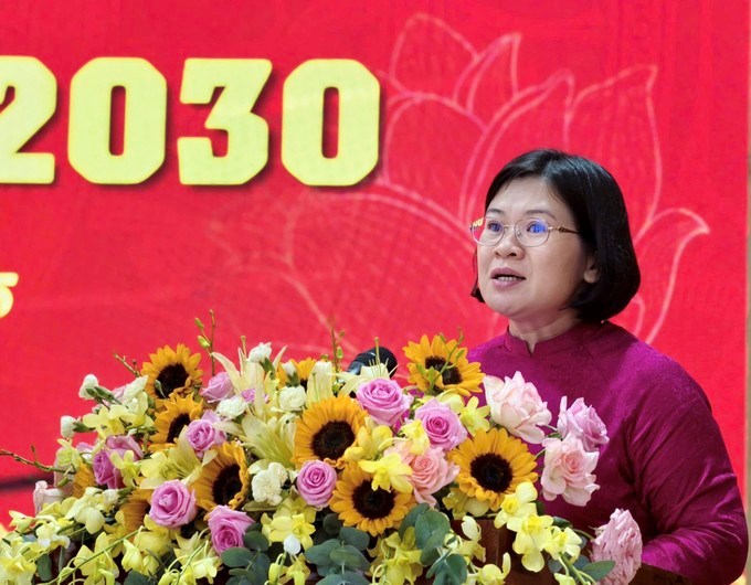 Đồng chí Văn Thị Bạch Tuyết phát biểu chỉ đạo đại hội