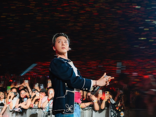 Hai đêm concert G-DRAGON tại Hà Nội: Kỷ lục mới của show quốc tế tại Việt Nam - Ảnh 2. Hai đêm concert G-DRAGON tại Hà Nội: Kỷ lục mới của show quốc tế tại Việt Nam - Ảnh 2.