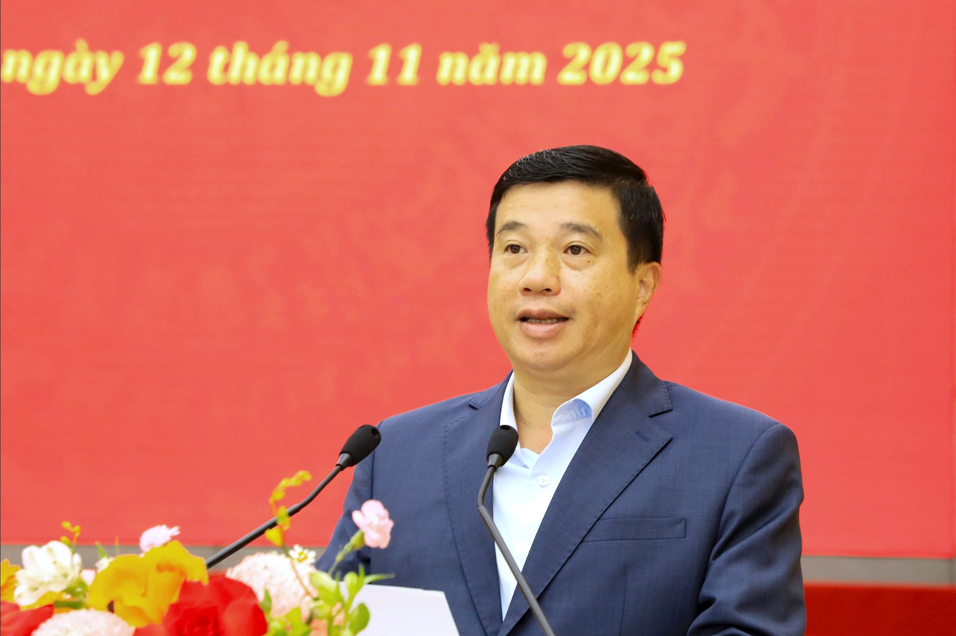 3 Đồng chí Y Thanh Hà Niê Kđăm, Ủy viên Ban Chấp hành Trung ương Đảng, Bí thư Tỉnh ủy, Trưởng Đoàn Đại biểu Quốc hội tỉnh Lâm Đồng phát biểu khai mạc hội nghị