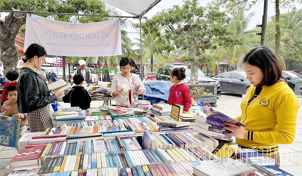Hội sách thiện nguyện thu hút đông đảo người yêu sách