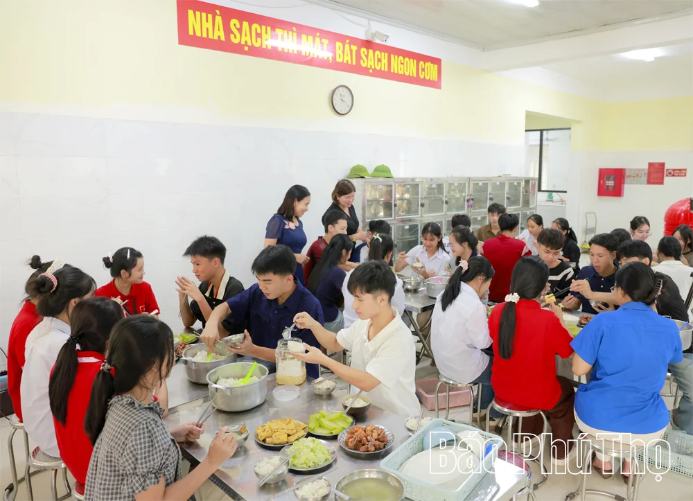 Nâng cao chất lượng bữa ăn nội trú