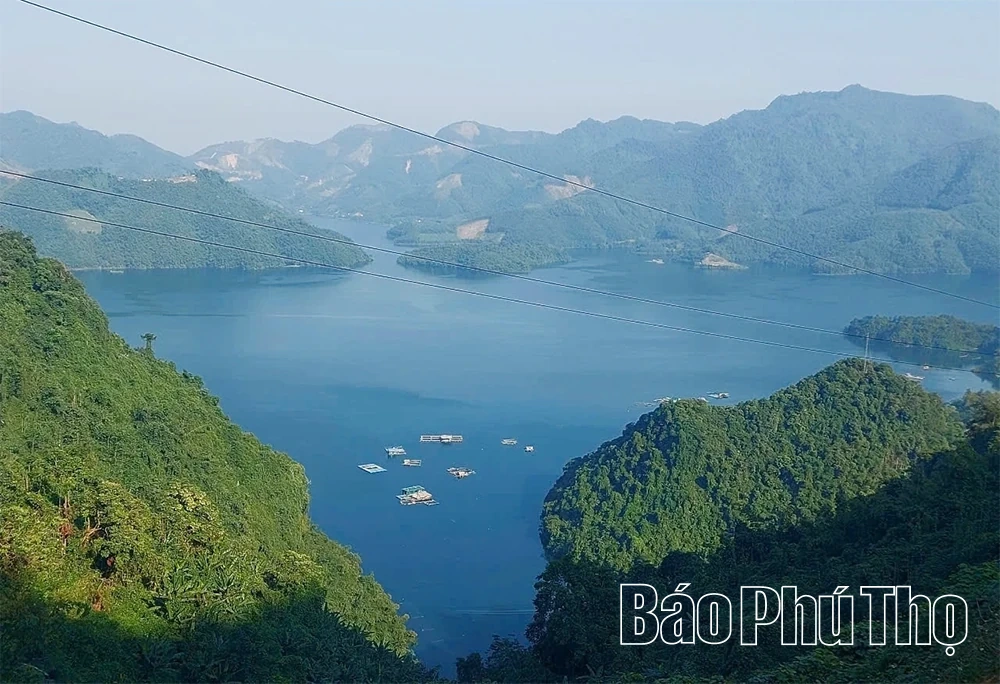 Trải nghiệm cảnh sắc thiên nhiên, văn hóa hồ Hòa Bình