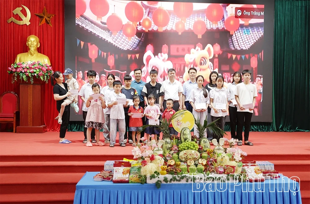 Trung thu yêu thương đến với trẻ em có hoàn cảnh khó khăn