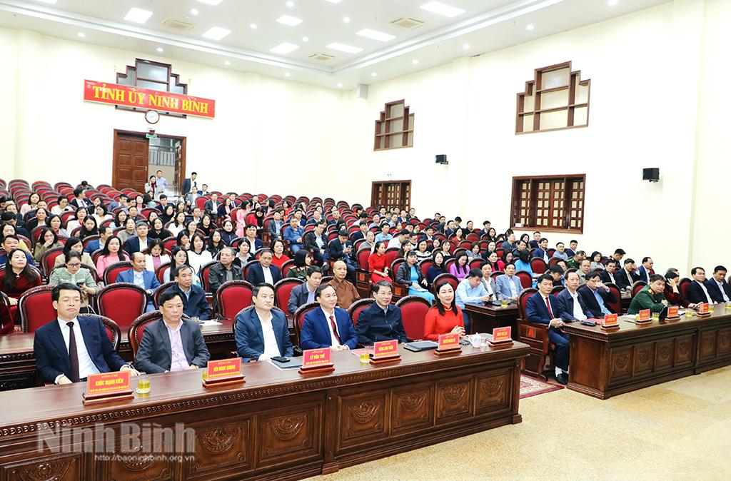 C&aacute;c đại biểu dự tổng kết v&agrave; trao giải Cuộc thi.