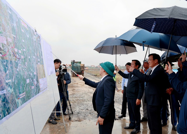 Tháo gỡ khó khăn, thúc đẩy tăng trưởng và hoàn thiện  chính quyền hai cấp tại Ninh Bình- Ảnh 2.