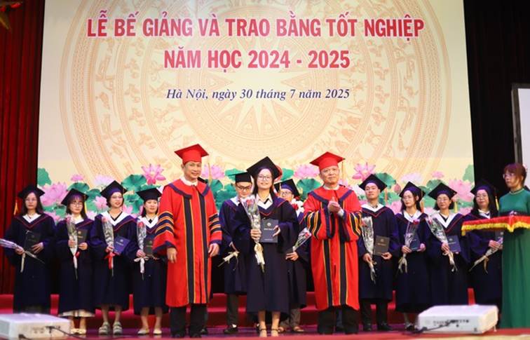 Thêm gần 400 nhân lực y tế chất lượng cao phục vụ chăm sóc sức khoẻ nhân dân- Ảnh 2.