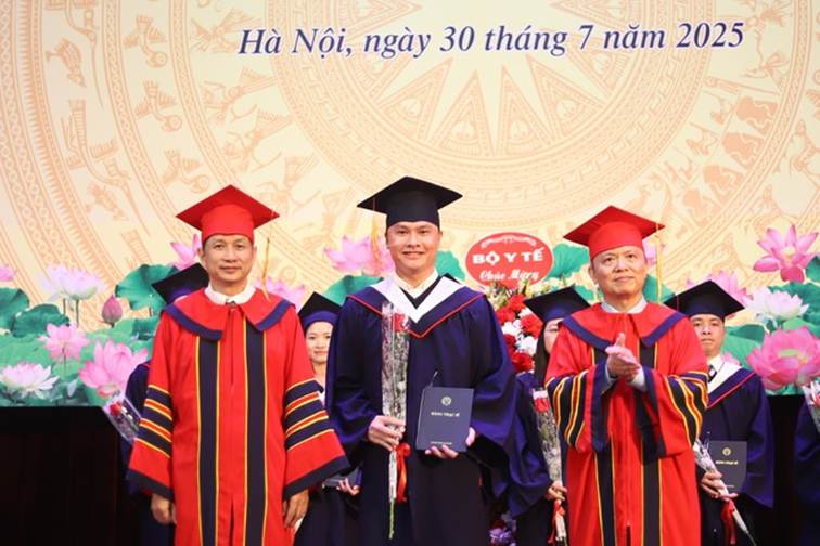 Thêm gần 400 nhân lực y tế chất lượng cao phục vụ chăm sóc sức khoẻ nhân dân- Ảnh 3.